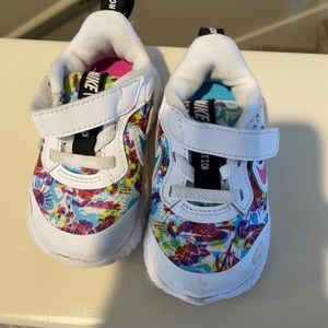 Nike infant girls sneakers